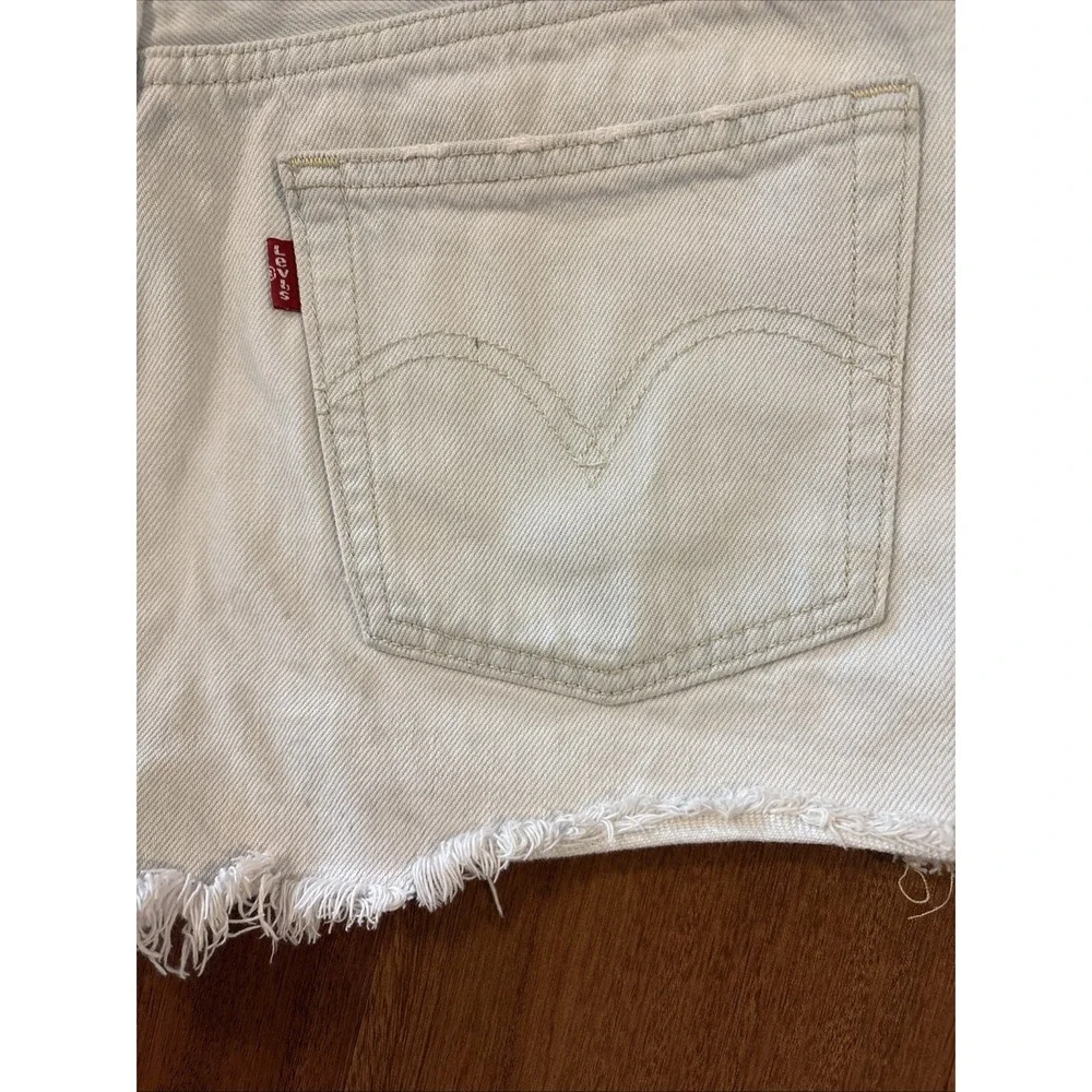 Levi's 501 Women's Blue Light Wash Denim Cut-Off Shorts Size 28 Regular - Picture 7 of 8